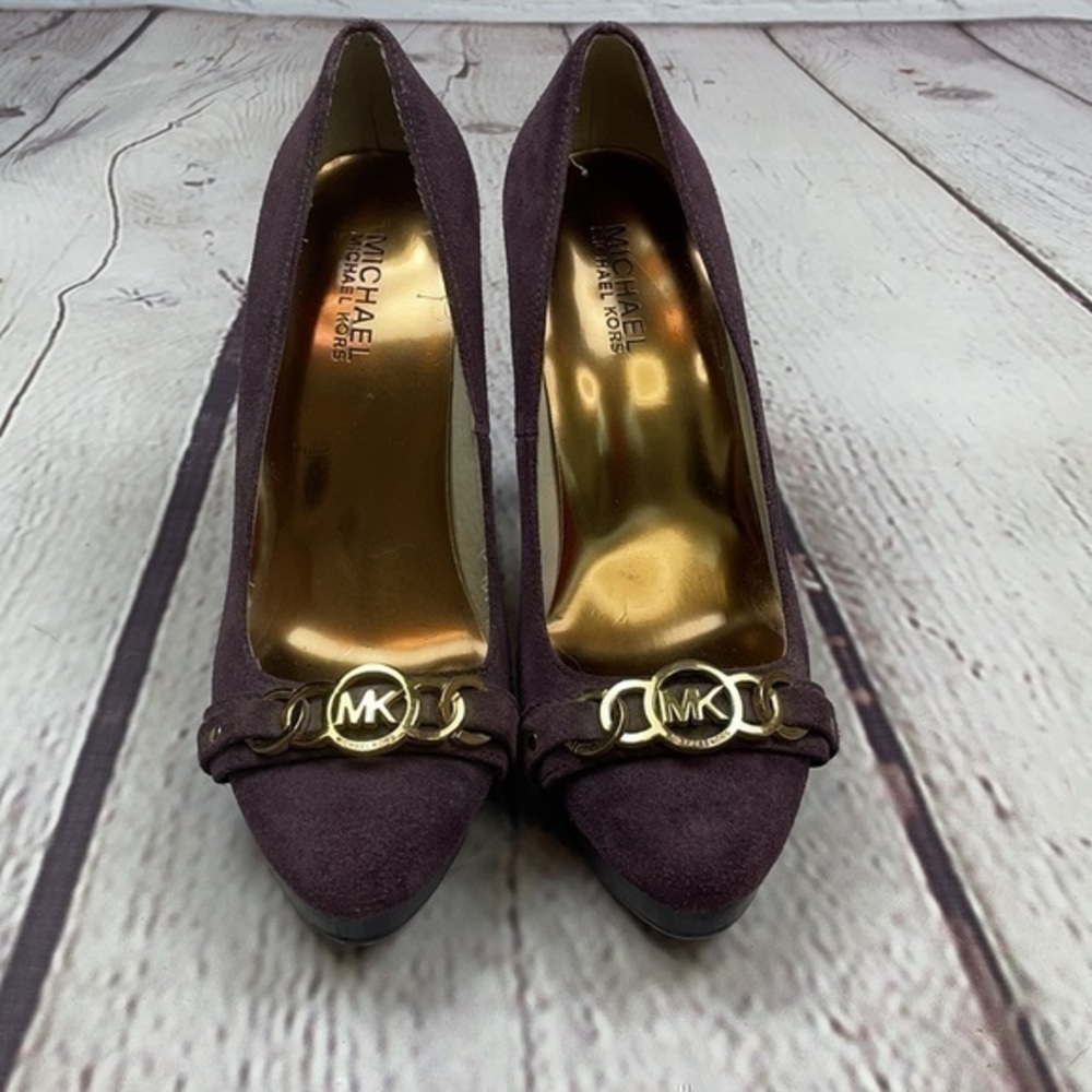 UEC Micheal Kors  w/ gold MK taupe suede heels 7 - Picture 2 of 8